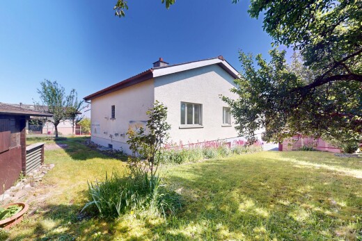 außenansicht mit property visible, rasen, day time, schornstein, und stuckverkleidung