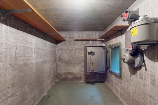 innenraum mit concrete floor, inside community, concrete wall, und concrete ceiling