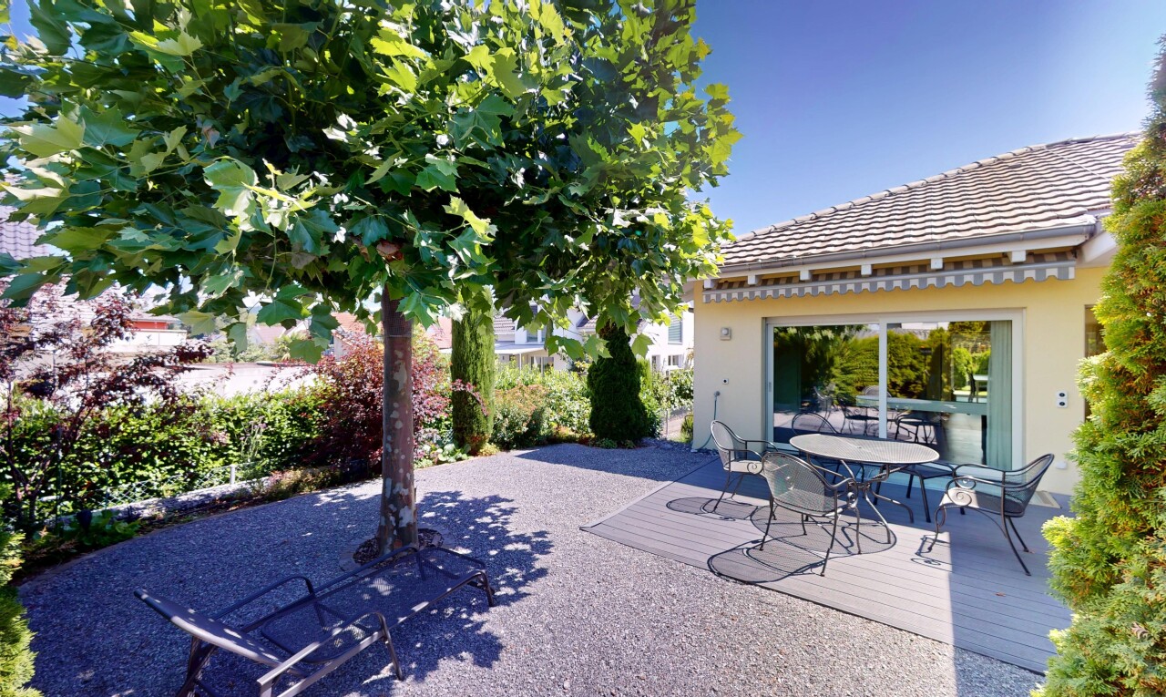 terrasse mit deck und day time