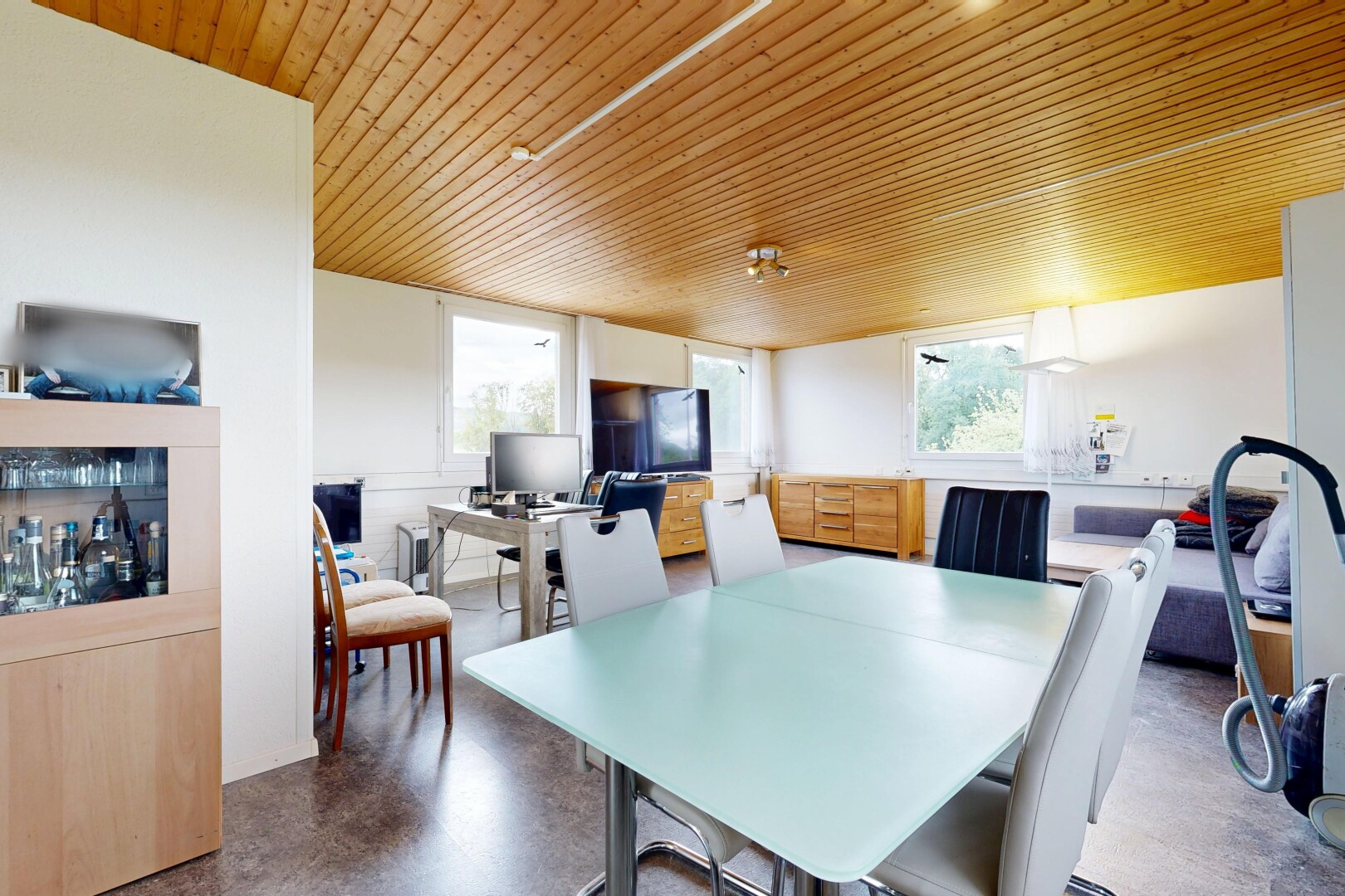 esszimmer mit holzdecke, wood ceiling, natürliches licht, natural light, und bürobereich