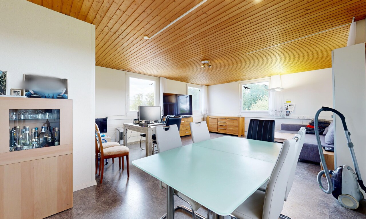 esszimmer mit holzdecke, wood ceiling, natürliches licht, natural light, und bürobereich