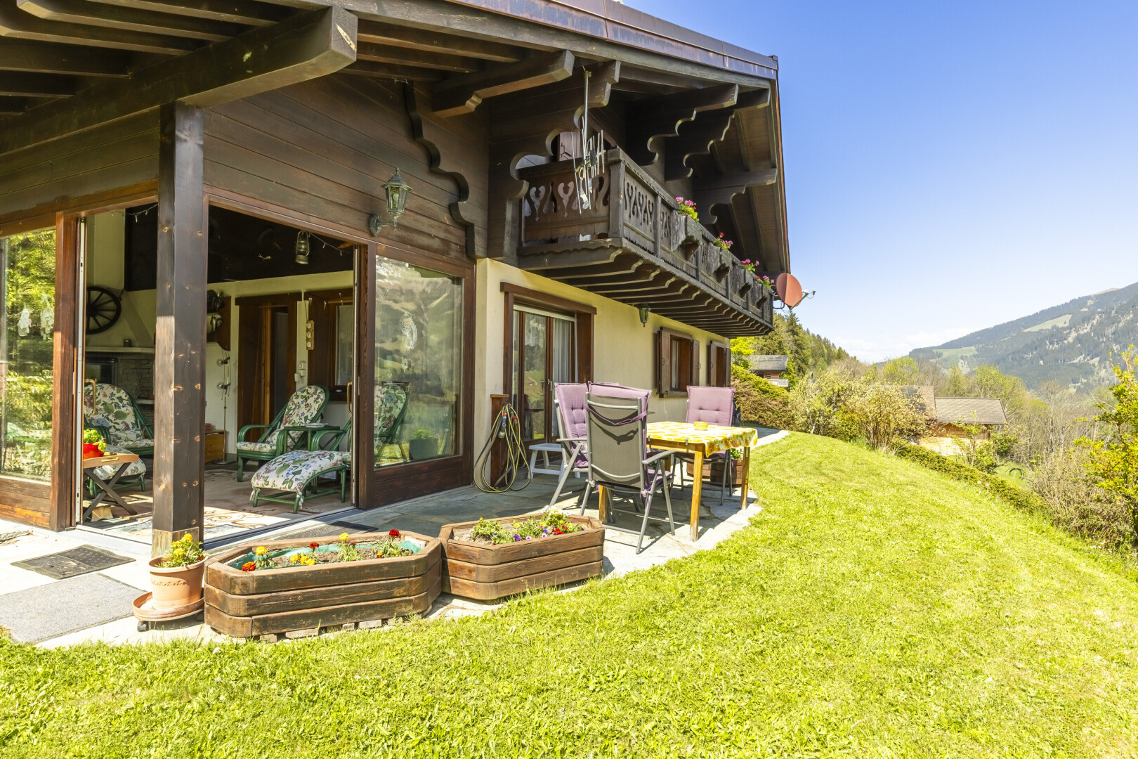 außenansicht mit rasen, from property, day time, terrasse, und mountain view