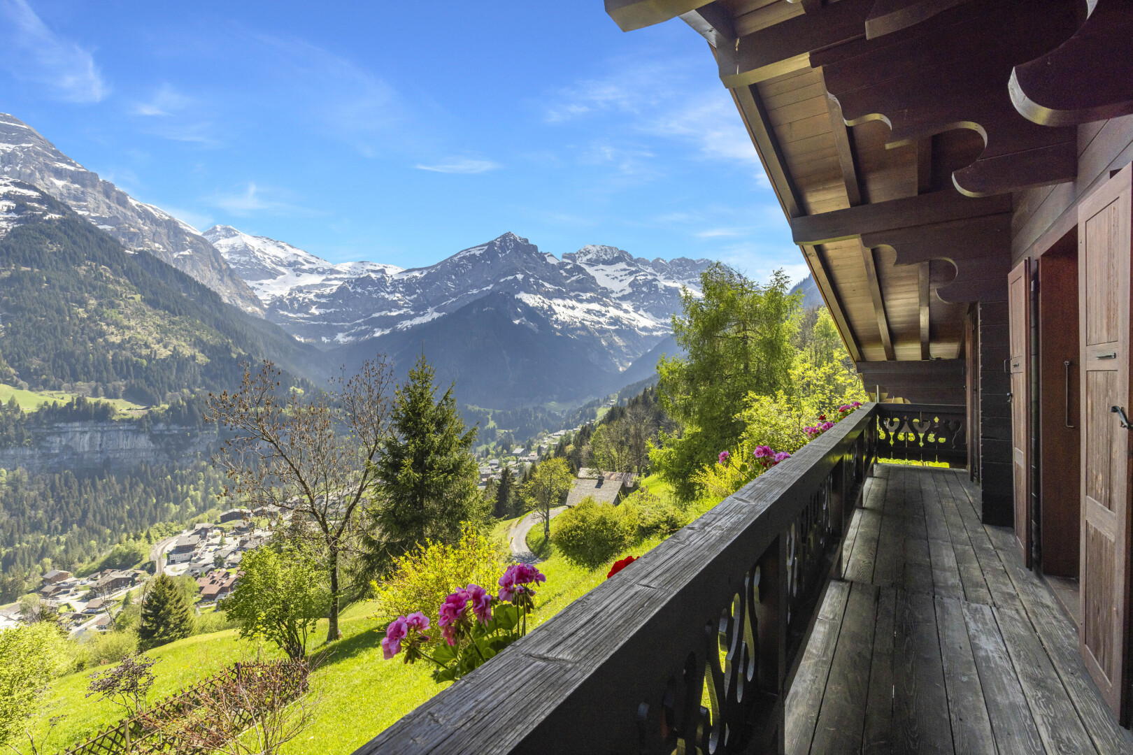 balkon mit from property, blick auf die berge, mountain view, day time, und balkon