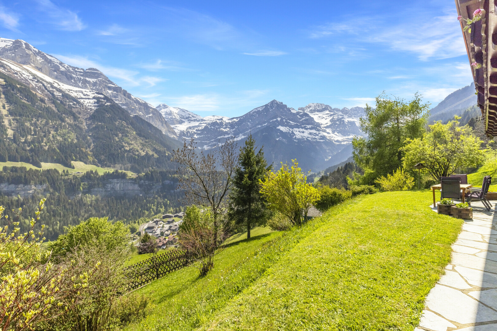 blick auf die berge mit mountain view, blick auf die berge, day time, und from property