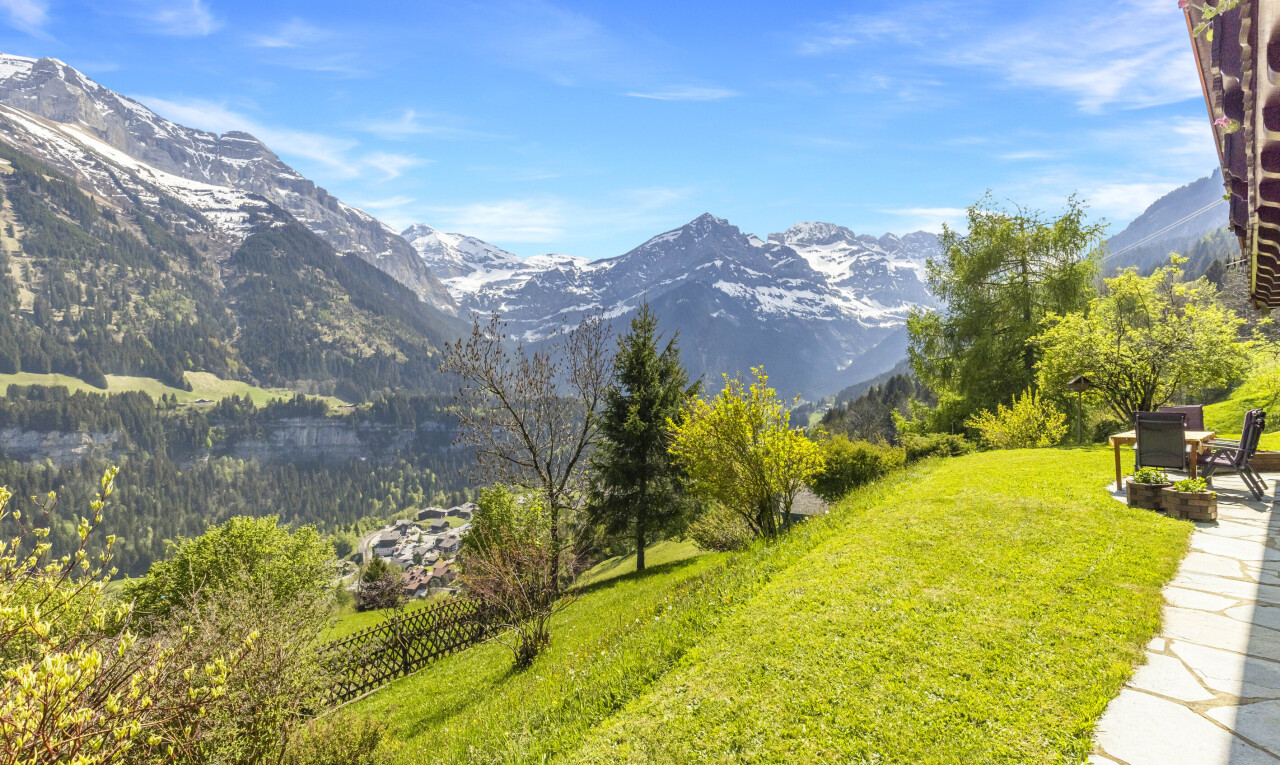 vue sur la montagne avec mountain view, vue sur la montagne, day time, et from property
