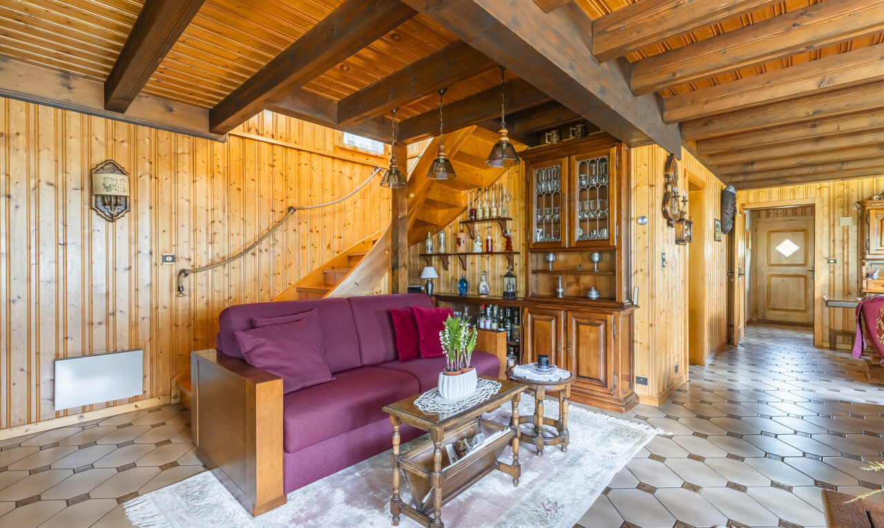 wohnzimmer mit wood wall, holzwand, vinyl floor, vinylboden, und vinyl tile