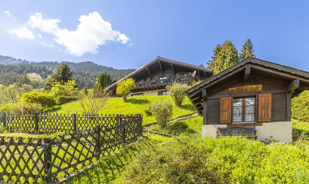 außenansicht mit day time, horizontale verkleidung, und property visible
