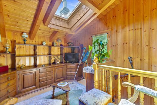 wohnzimmer mit dachfenster, inside property, beamed ceiling, balkendecke, und wood wall