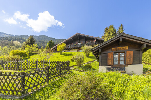 außenansicht mit day time, horizontale verkleidung, und property visible