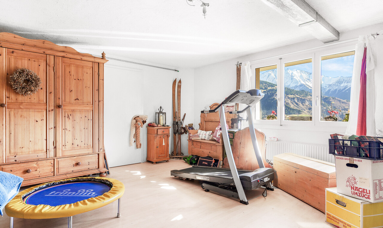 fitnessstudio mit natural light, natürliches licht, inside property, drywall, und gipskartonwand