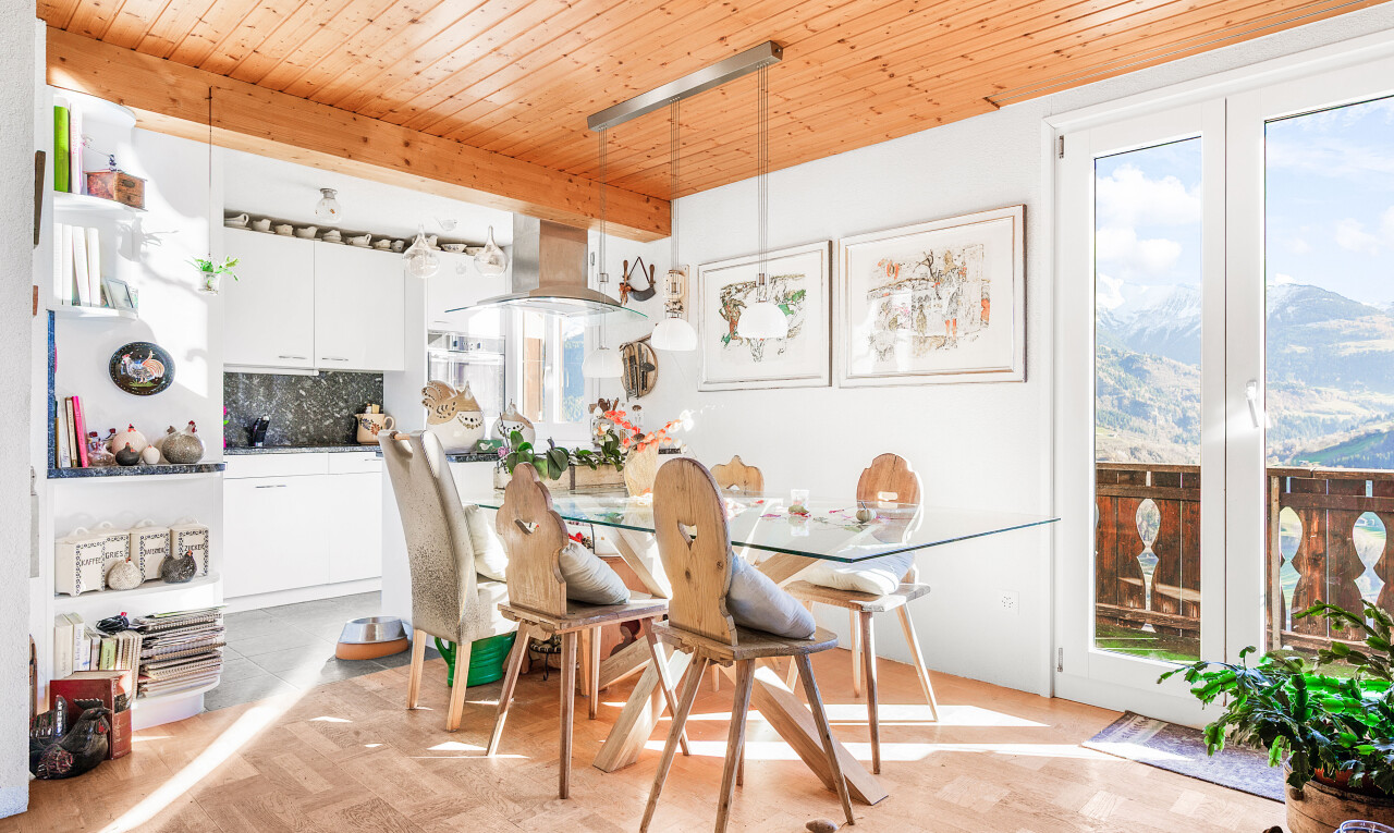 esszimmer mit natural light, natürliches licht, inside property, beamed ceiling, und balkendecke