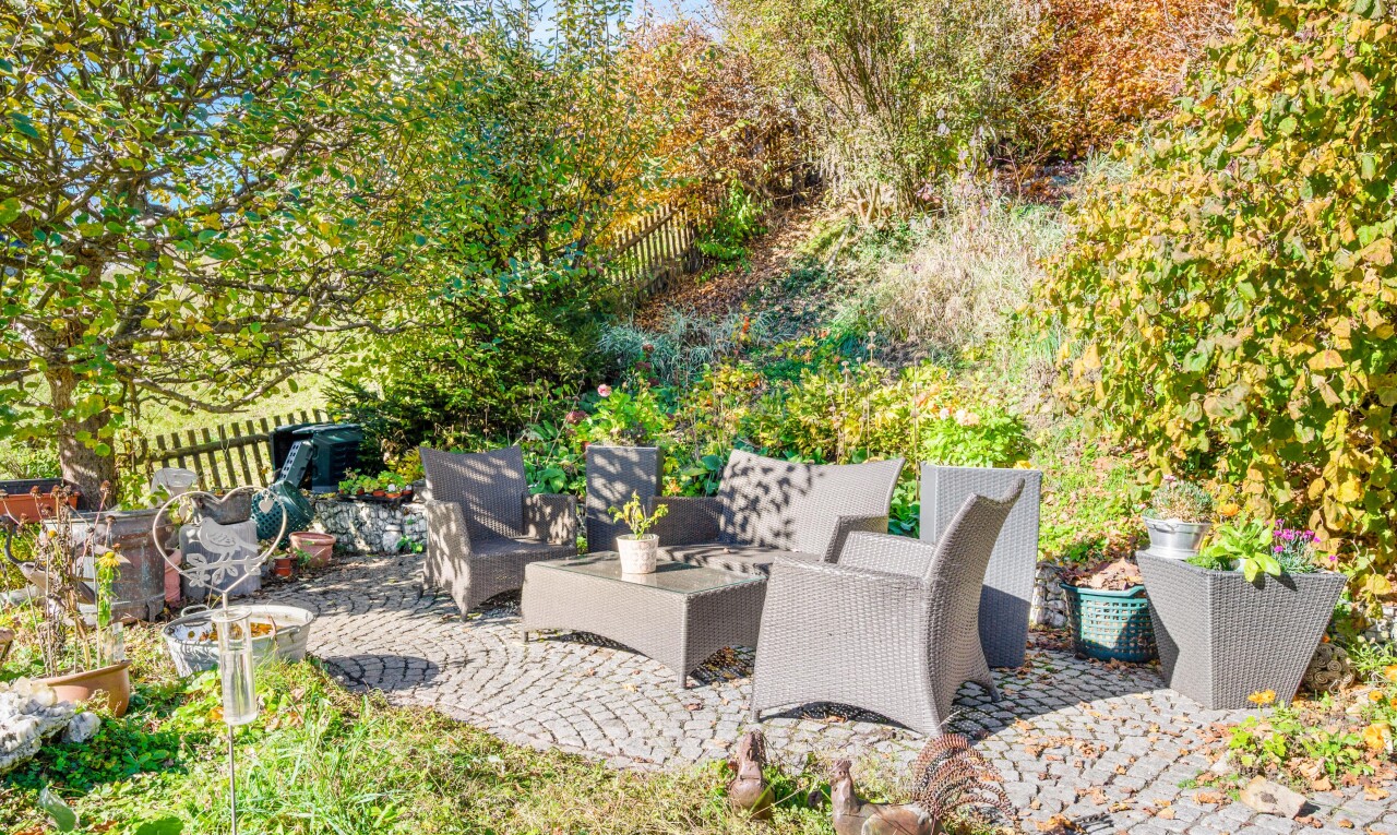 garten mit from property, terrasse, und wohnraum im freien