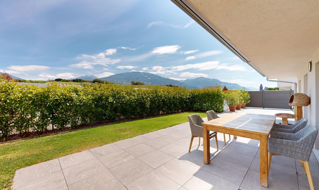 terrasse avec from property, vue sur la montagne, mountain view, coin repas extérieur, et terrasse