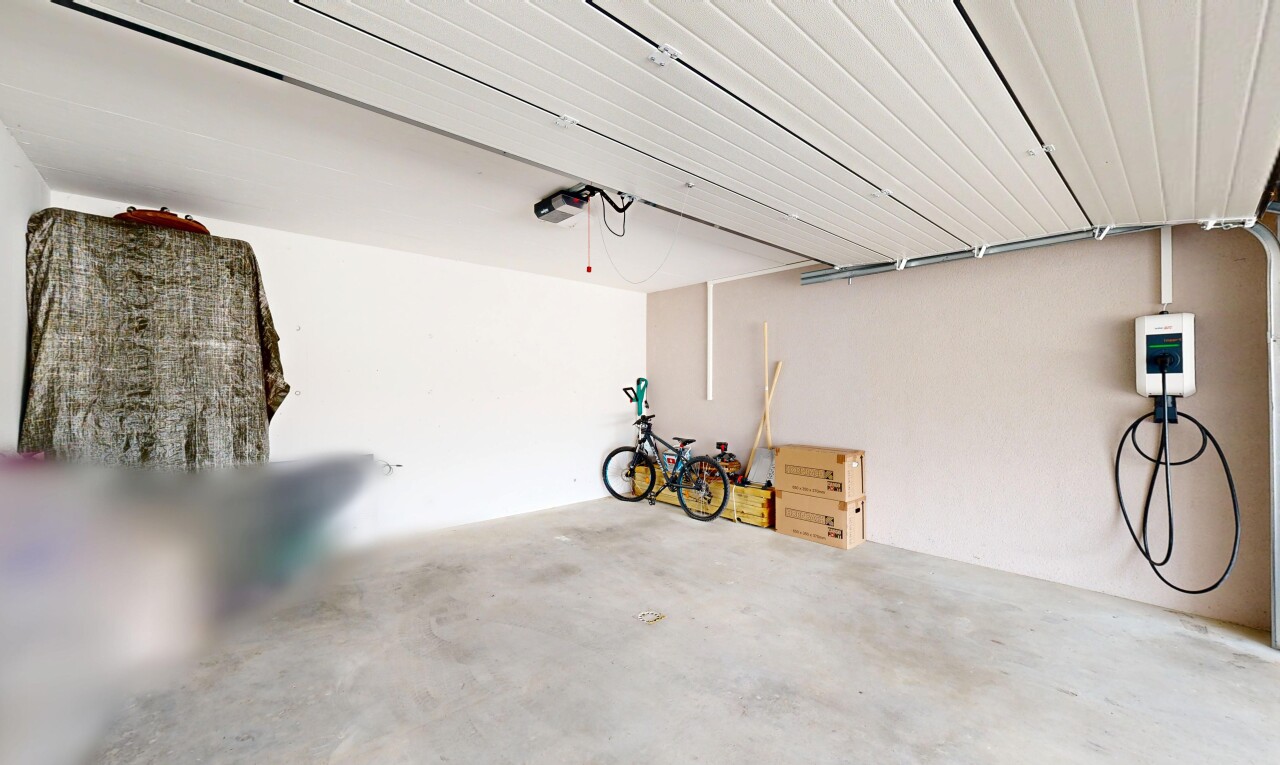 parking avec inside property