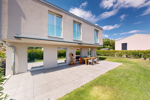 terrasse avec pelouse, terrasse, from property, et day time
