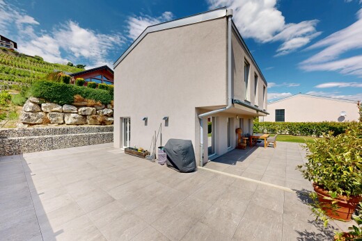 terrasse avec day time, vue sur le verger/agriculture, orchard / agricultural view, gril, et terrasse