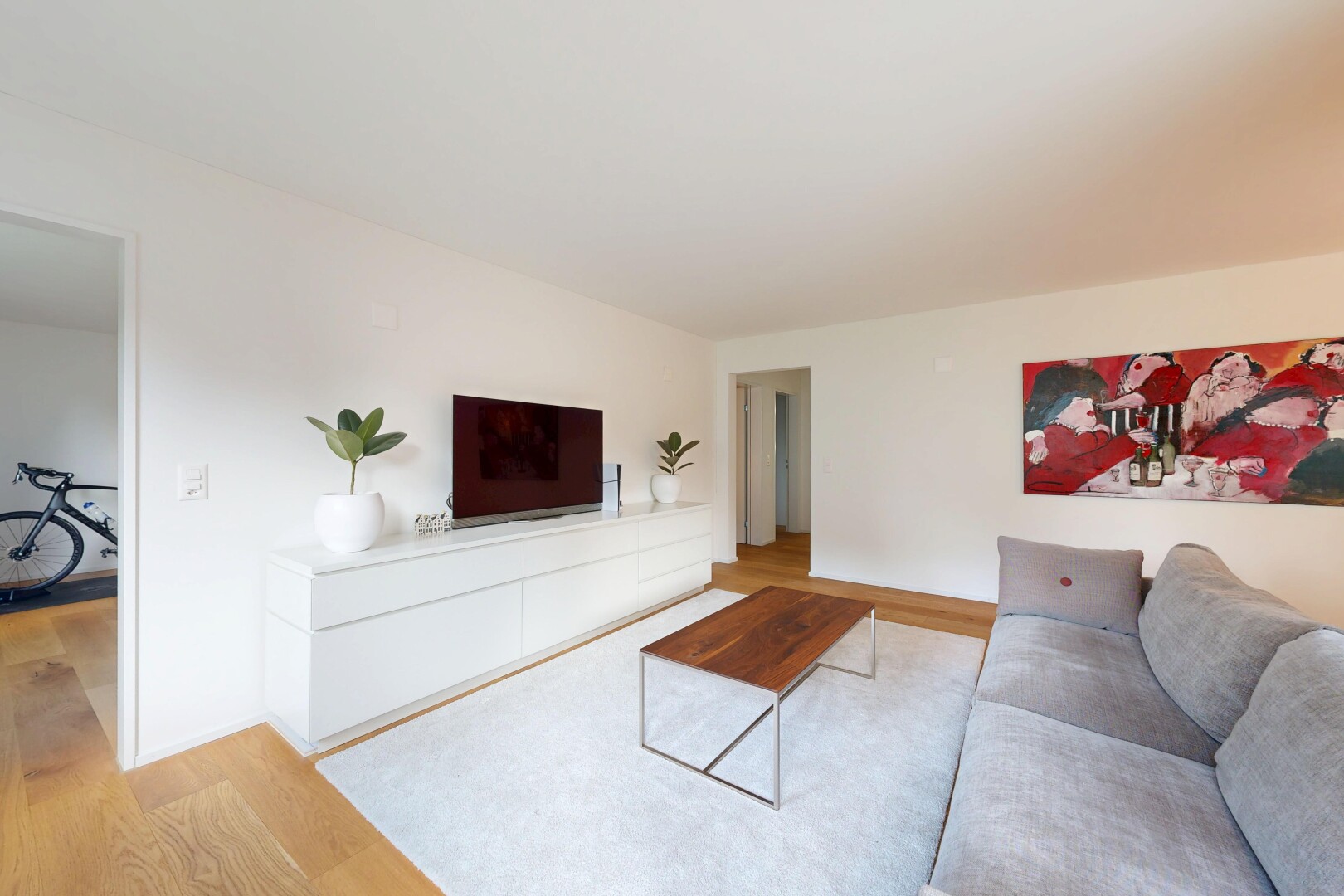 wohnzimmer mit holzfußboden, wood finish floor, gipskartonwand, drywall, und inside property