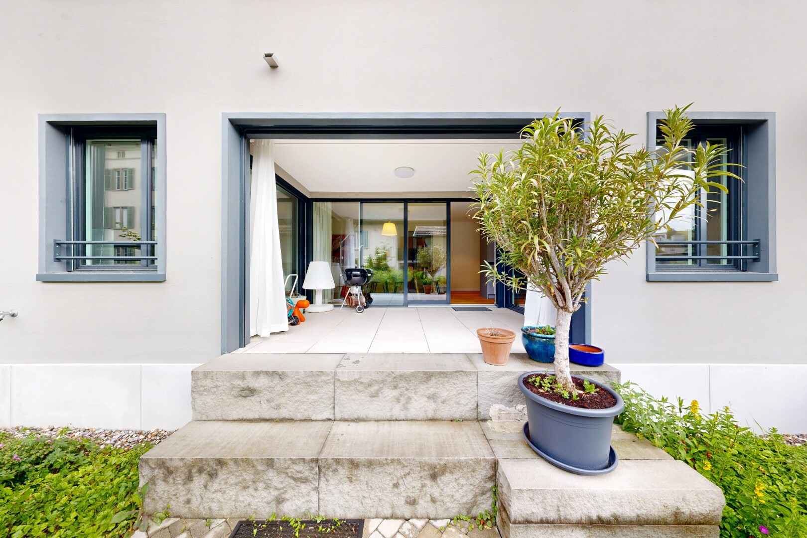 außenansicht mit stuckverkleidung und property visible