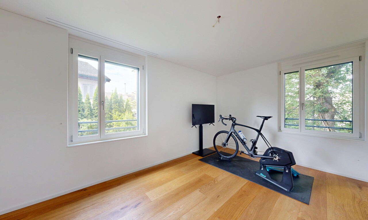 fitnessstudio mit inside property, holzfußboden, wood finish floor, gipskartonwand, und drywall