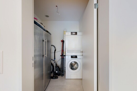 wäschekammer mit gipskartonwand, drywall, inside property, light floor, und waschturm