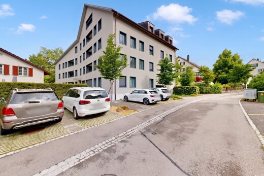 außenansicht mit apartment complex view, blick auf wohnanlage, parkplatz, day time, und from community