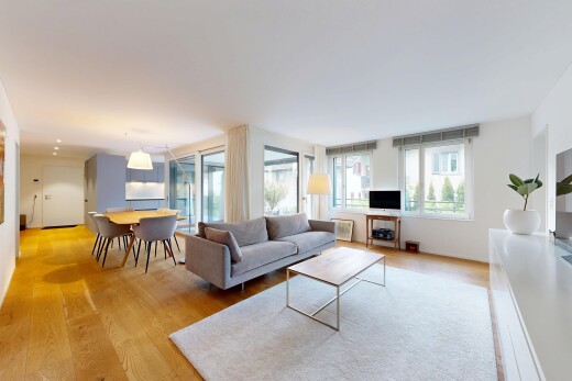 wohn- / esszimmer mit holzfußboden, wood finish floor, inside property, gipskartonwand, und drywall