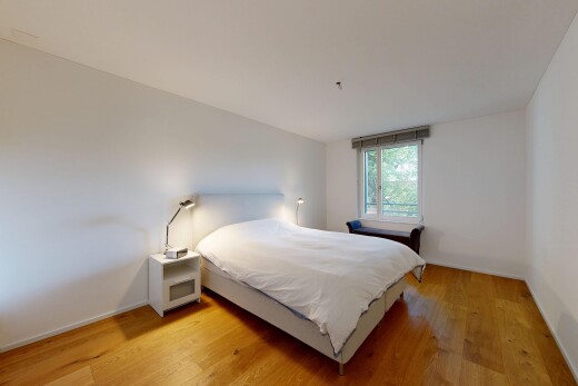 zimmer / schlafzimmer mit wood finish floor, holzfußboden, inside property, light floor, und drywall