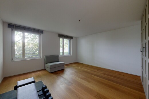 leerer raum mit gipskartonwand, drywall, holzfußboden, wood finish floor, und natürliches licht