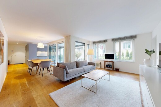 wohn- / esszimmer mit holzfußboden, wood finish floor, inside property, gipskartonwand, und drywall