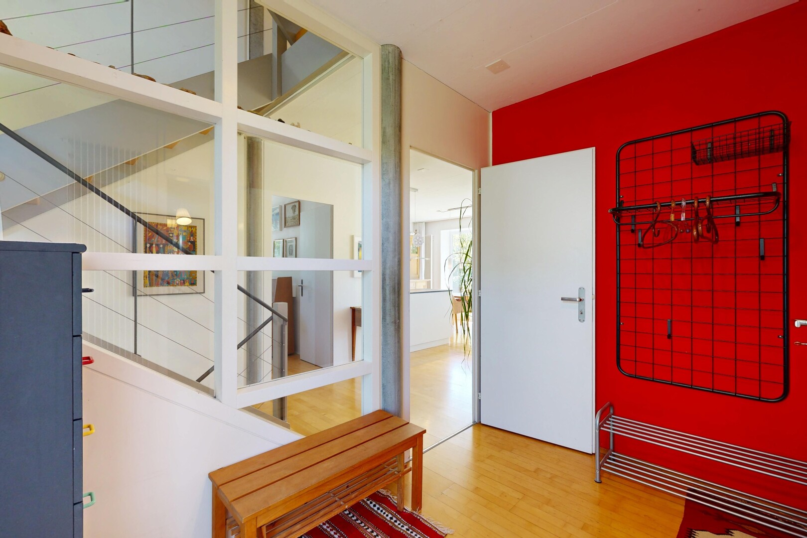 treppe mit holzfußboden, wood finish floor, inside property, gipskartonwand, und drywall