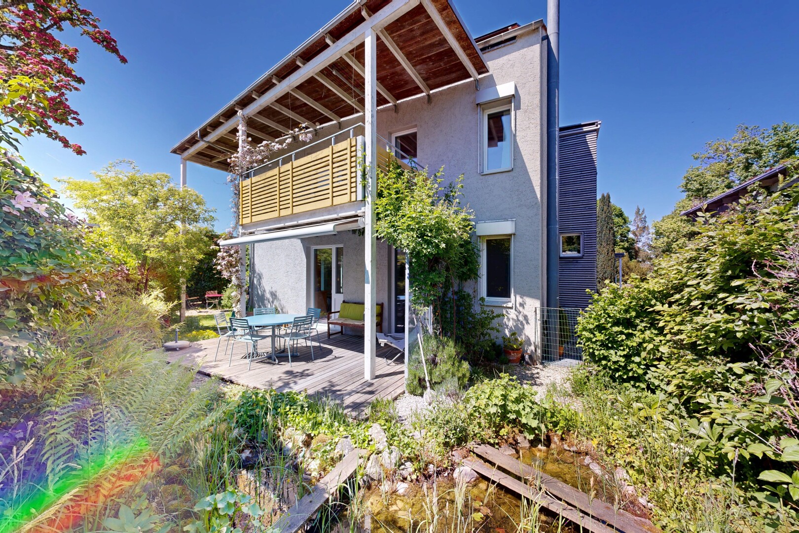 außenansicht mit property visible, stuckverkleidung, balkon, day time, und terrasse
