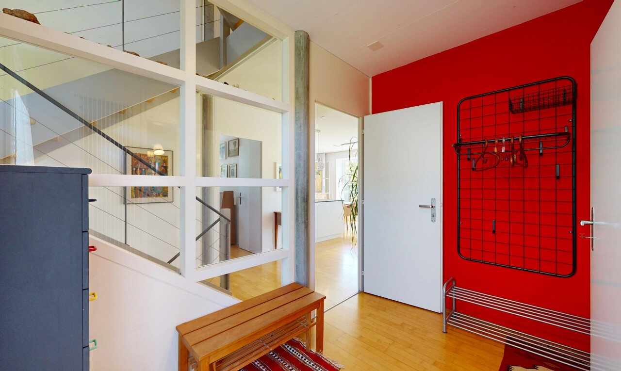 treppe mit holzfußboden, wood finish floor, inside property, gipskartonwand, und drywall