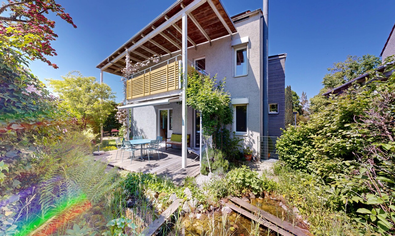 außenansicht mit property visible, stuckverkleidung, balkon, day time, und terrasse