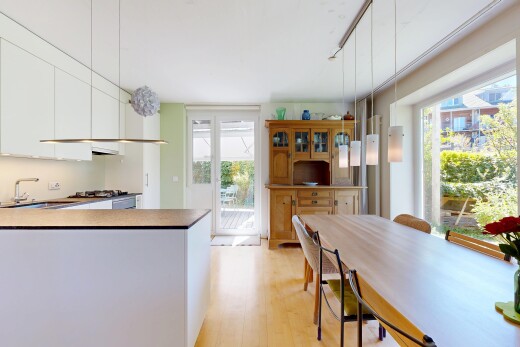 küche mit inside property, light floor, küchentheke, kitchen peninsula, und waschbecken