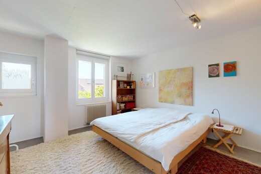 zimmer / schlafzimmer mit gipskartonwand, drywall, inside property, kühler, und natürliches licht