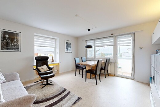 wohn- / esszimmer mit natural light, natürliches licht, inside property, drywall, und gipskartonwand