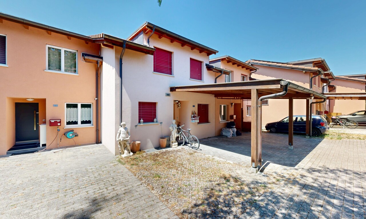 façade avec bardage en stuc, property visible, terrasse, et day time