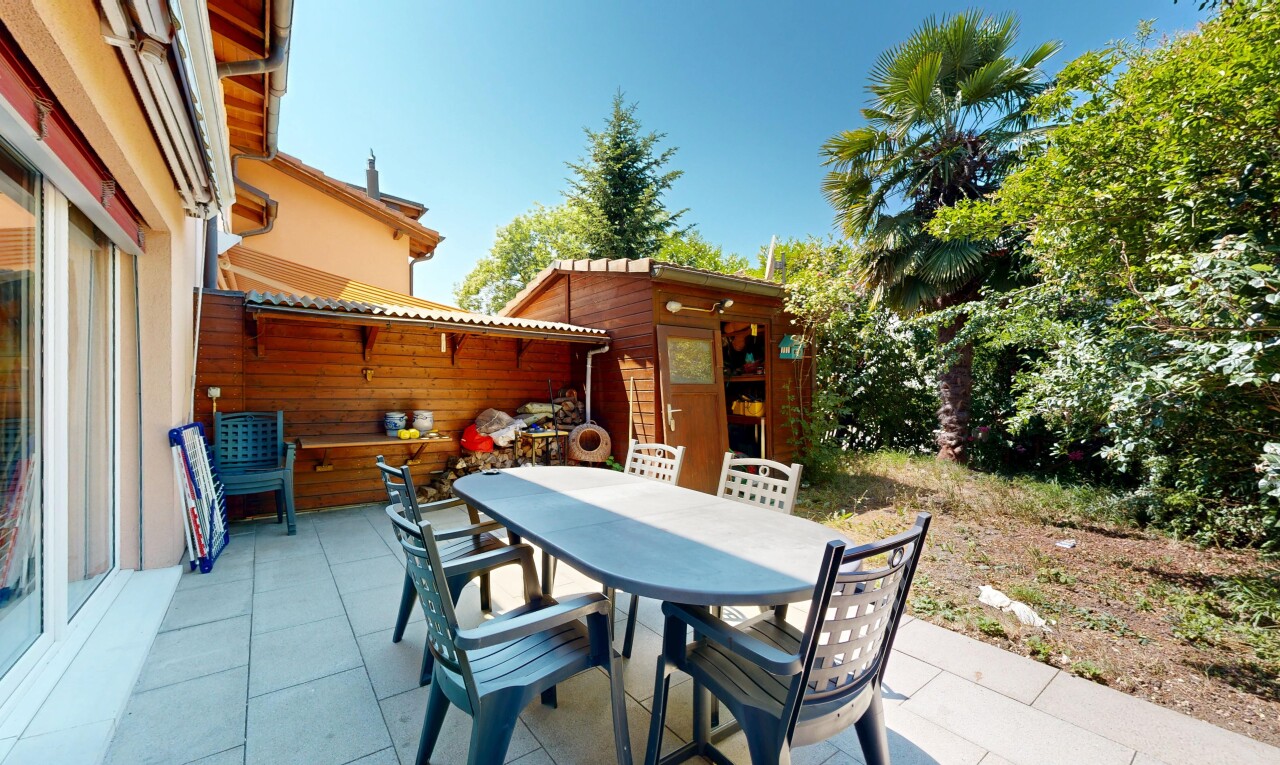 terrasse avec coin repas extérieur, terrasse, day time, et from property