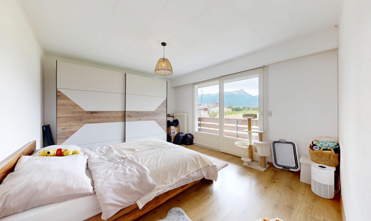 chambre avec accès à l'extérieur, lumière naturelle, natural light, inside property, et cloison sèche