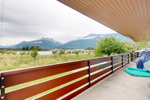 balcon avec mountain view, vue sur la montagne, from property, et balcon