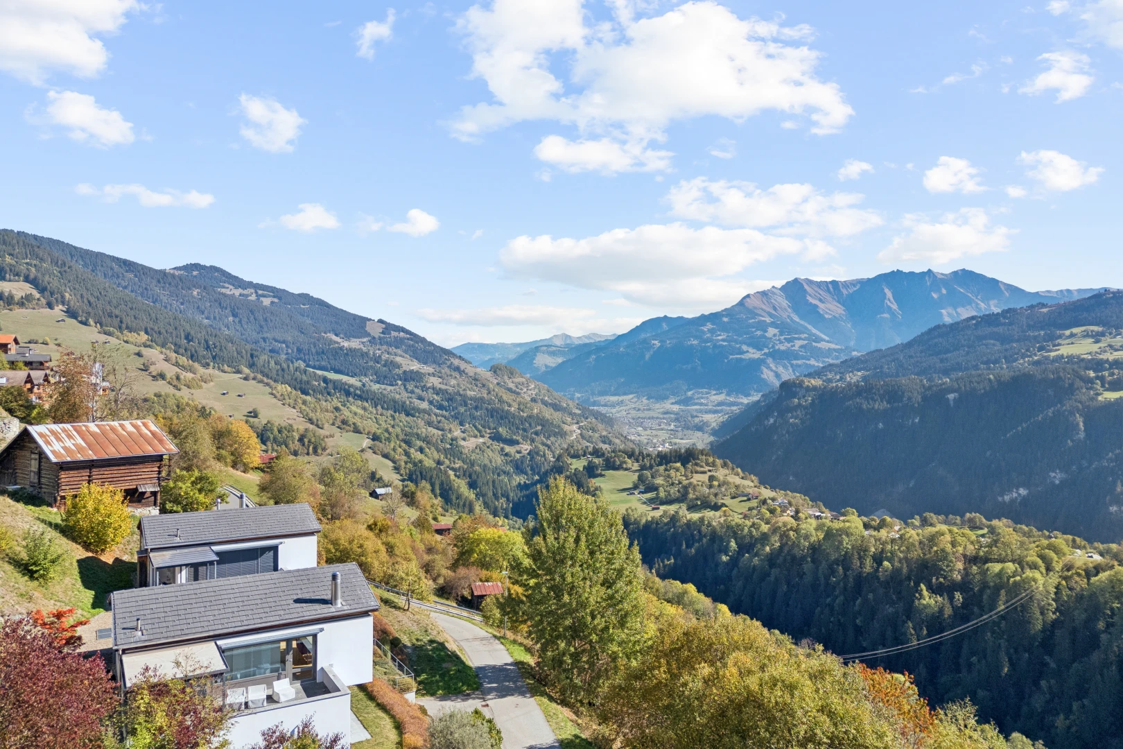 blick auf die berge mit blick auf die berge, mountain view, day time, waldblick, und forest view