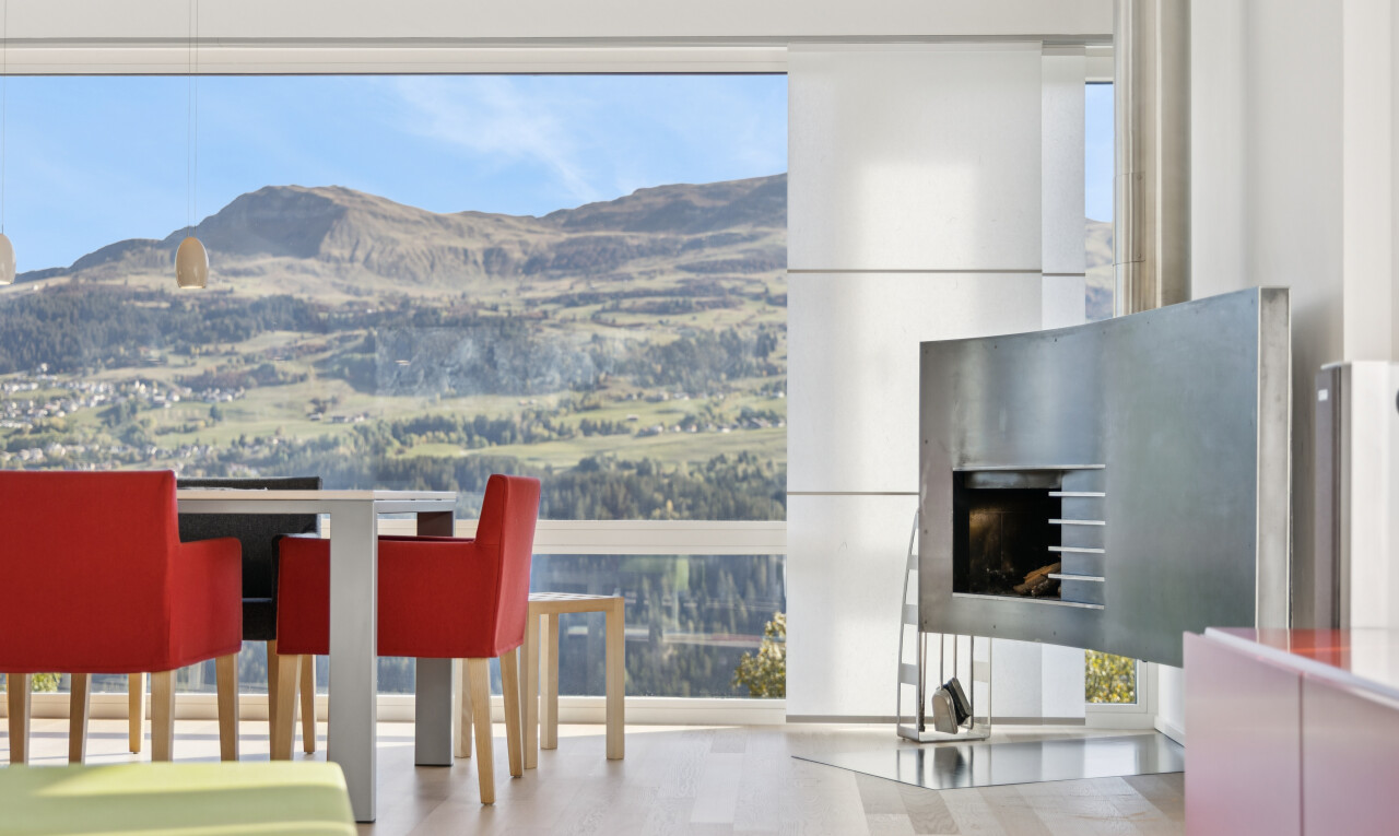 living area with a mountain view