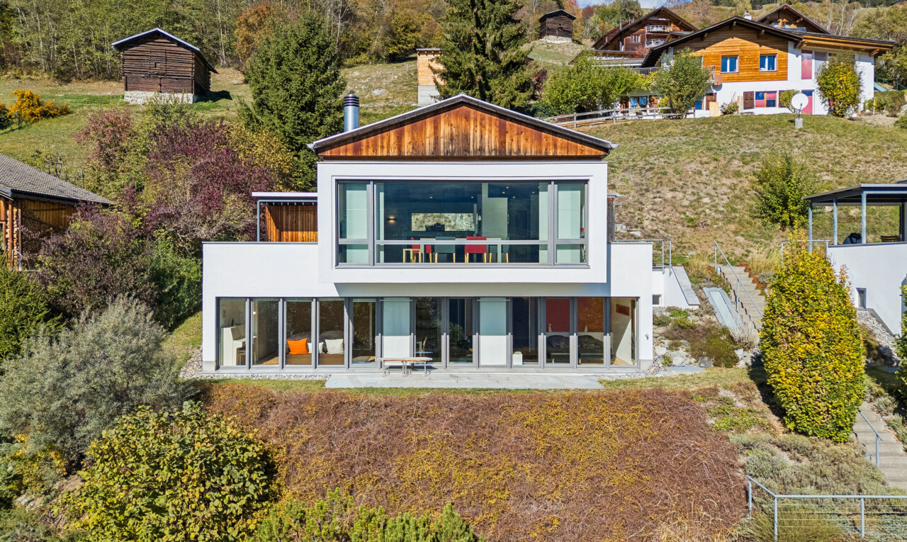 außenansicht mit property visible, wintergarten, drone view, day time, und aerial subject clear