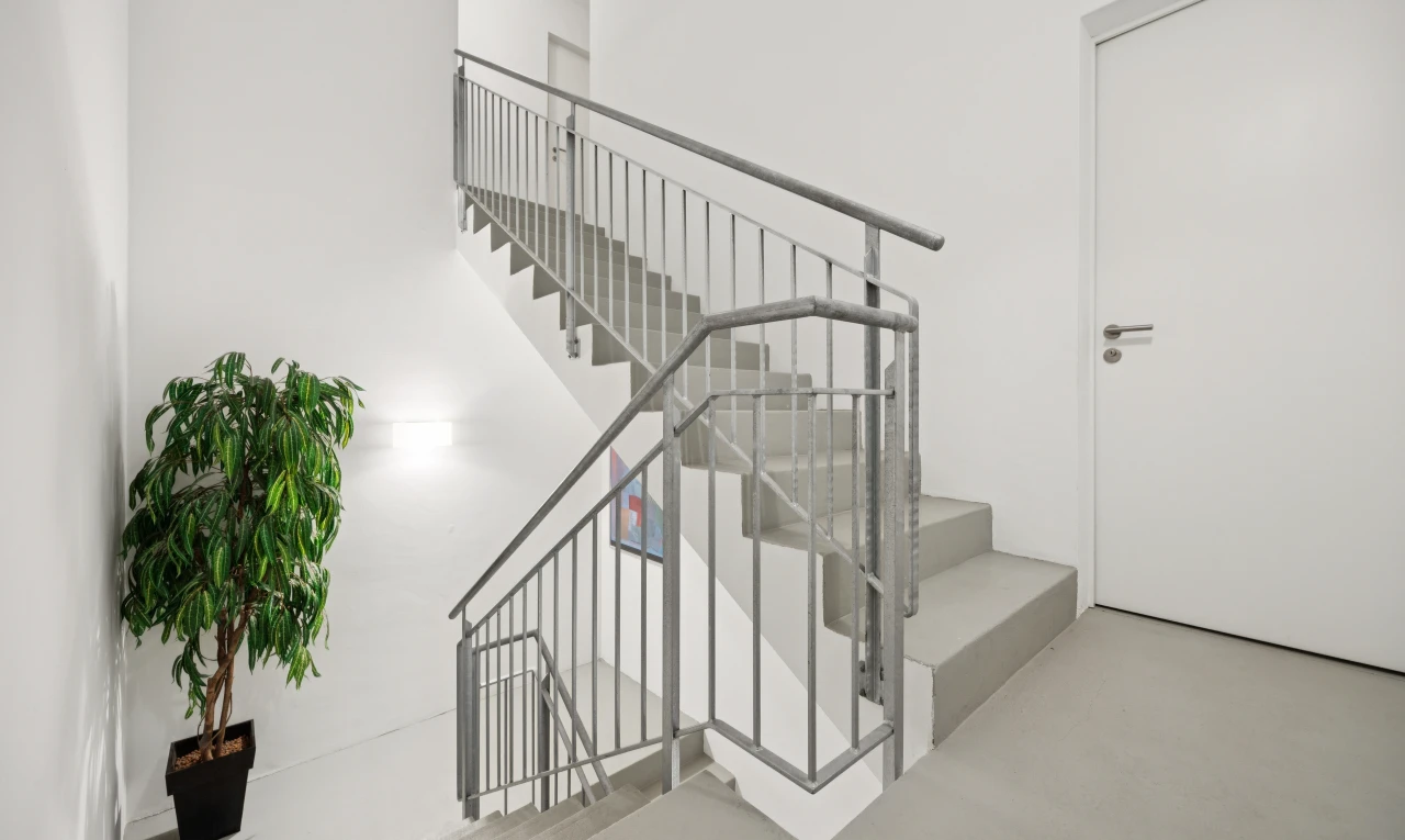 treppe mit inside community, gipskartonwand, drywall, treppen, und betonboden