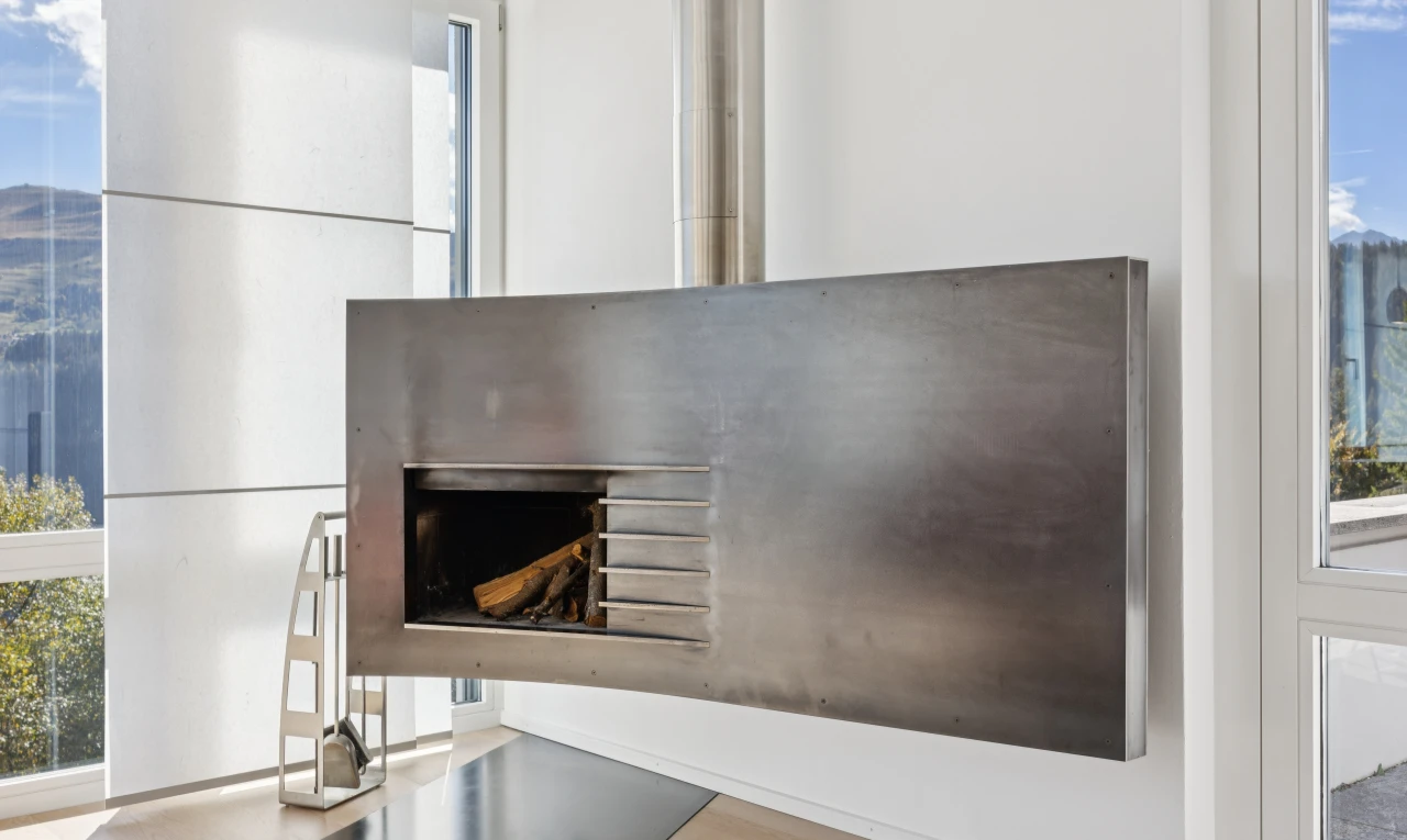 einzelheiten mit window, day time, heating / cooling, kamin, und misc room