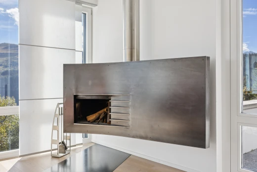 einzelheiten mit window, day time, heating / cooling, kamin, und misc room