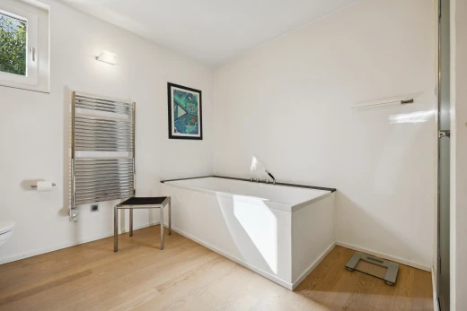 bad mit kühler, gipskartonwand, drywall, bad, und komplettes badezimmer