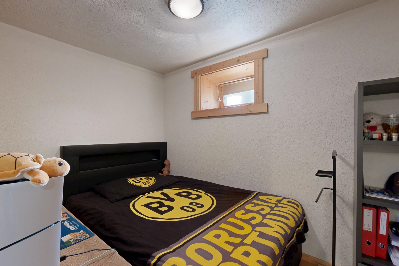 chambre avec inside property et lumière naturelle