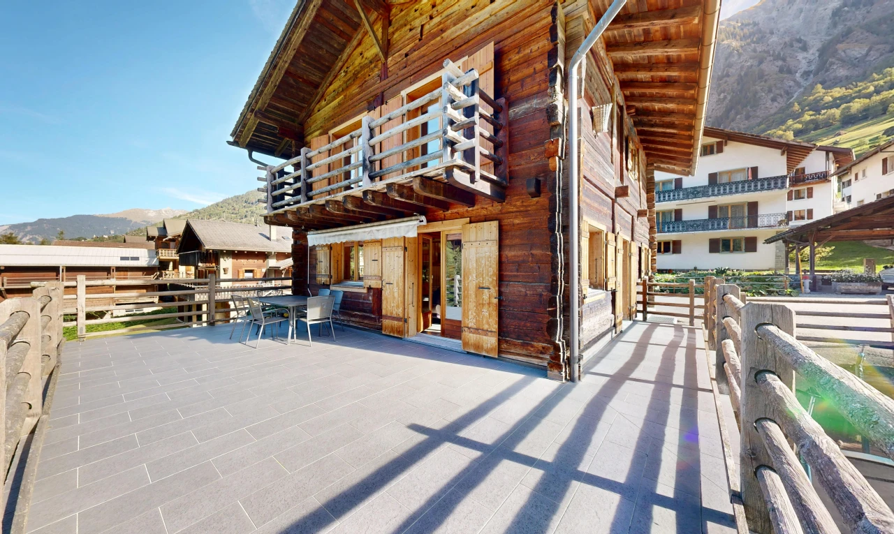 extérieur du bâtiment avec mountain view, vue sur la montagne, et day time