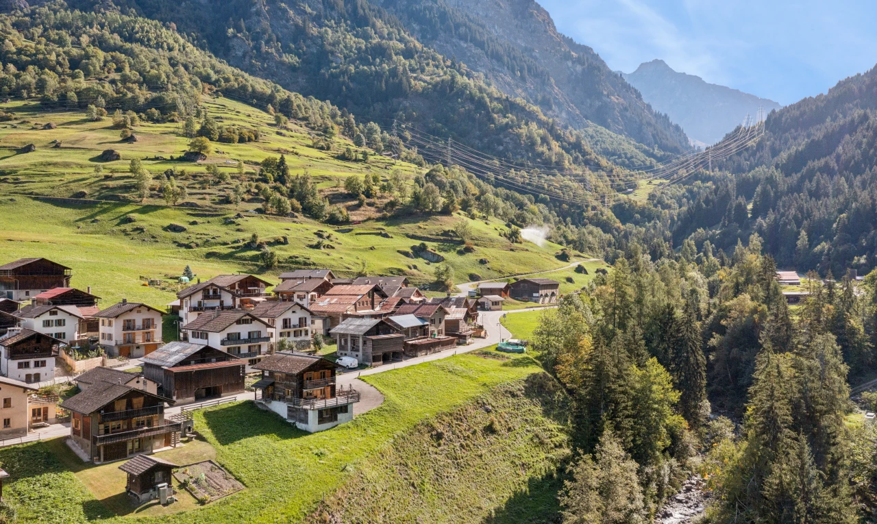 vue sur la montagne avec mountain view, vue sur la montagne, day time, neighborhood view, et residential view
